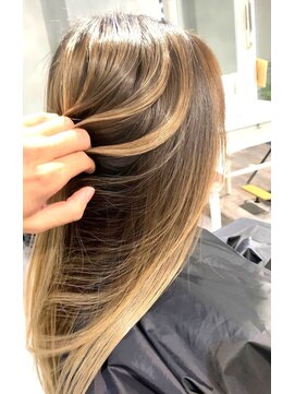 ココバイファニック(Coc. by funic) ３Dカラー×ハイトーン  【関内】