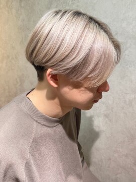 ティダスマイル(tida smile) ホワイトブリーチメンズカットセンターパート韓国風