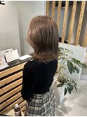 オリーブベージュ