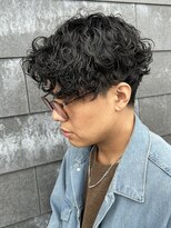 ヒュイル バイ ニアウ(Hwyl by Niau)&nbsp;メンズマッシュパーマ波巻スパイラルパーマニュアンスパーマ眉毛