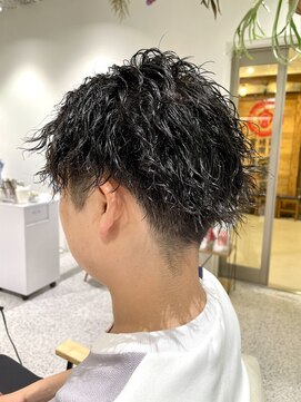 ゼストララ(ZEST Lara) 【YUICHI】縦落ちツイストパーマ【吉祥寺】