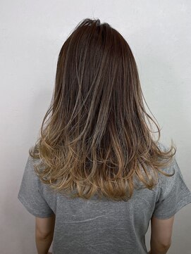 アンダーバーホワイト 高槻店(_WHITE) グラデーションカラー