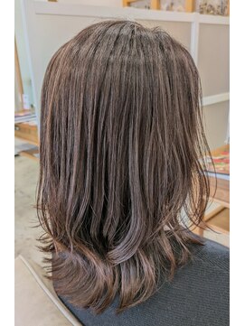 アン(an) ジンジャーグレージュ×外ハネくびれミディ