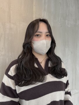 トテ(tote.) 透明感アッシュグレージュ韓国風センターパート顔周り