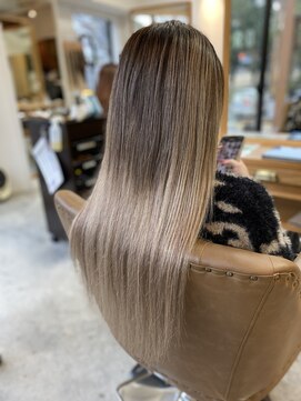 フツーロ 栄(FUTURO) プルエクステ