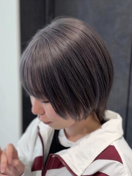 ザザアオヤマ(ZA/ZA AOYAMA) グレー×プチウルフ【表参道/レイヤーカット/顔まわりカット】