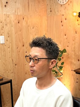 オムノムノム(OM NOM NOM)の写真/【黒川駅車5分】ツイスパやアイロンパーマ等の特殊パーマもお任せ！圧倒的技術のメンズ専門理容室◎