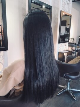 ロンド(Le rond) キレイなブルーブラックストレートヘア