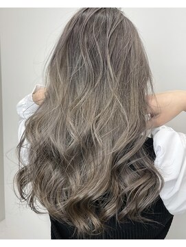 リグフクオカ(L.I.G fukuoka) 【L.I.G fukuoka】バレイヤージュ　グレー　ホワイトカラー