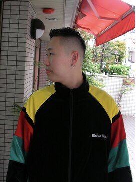 ウェルネス(Wellness) フェザーアップ、スキンフェード、フェード