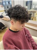 スーツ短髪ツーブロック束感黒髪シークレットパーマ流行