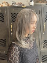 アチーブリス(achieve Liss)&nbsp;シルバーグレージュダブルカラー大人可愛いハイトーンセミロング