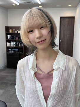 エンブリーチ バイ タグ 樟葉(enn. bleach by t.a.g) デザインカラー/ウルフカット/ホワイトミルクティー