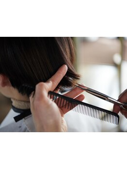 カウンセリングから仕上げまで。ハイキャリアな女性スタイリストが、マンツーマンで施術いたします。