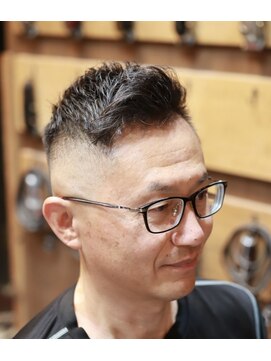 バーバーショップ スバル(BARBERSHOP SUBARU) <理容室><バーバー>ショートアップバング