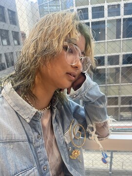 ビハインドザカーテン(BEHIND THE CURTAIN) ウルフパーマ×デザインカラー×ほつれウェーブ