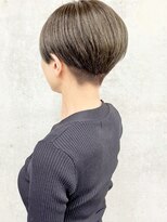 モリオ(morio)&nbsp;刈り上げ前下がりショートかっこいいセンターパート20代30代40代