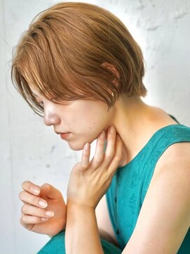 コンティロミー(CONTI ROMMY.) 20代～50代☆小顔マッシュショートセンターパート◎ブリーチ