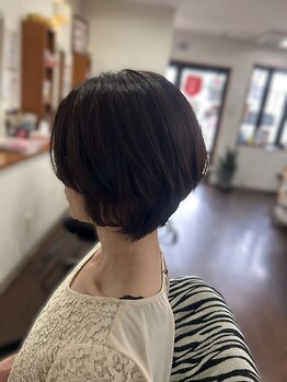 【大人女性人気のヘナカラー取り扱い】ヘナカラーをするたびに、髪本来の艶、なめらかさを実感できます♪