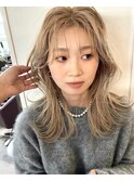 大人の抜け感ハイトーングレージュ