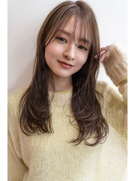 シースルーな前髪とフロントレイヤーカットがちゃんと感を演出