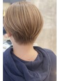 大人可愛いくびれショート×ミルクティーベージュ