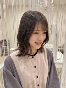 アームス リレーション(Arms Relation) アッシュ/ベージュ/ミディアム/外ハネ/艶/髪質改善