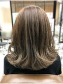 オリーブベージュ×切りっぱなしボブ