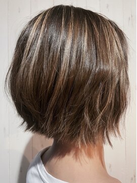 グリーン(Green) 切りっぱなしボブ 外はねアレンジ