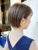 ミィ 浦和(mee)&nbsp;【mee.】透明感カラー　耳掛け束感ショート