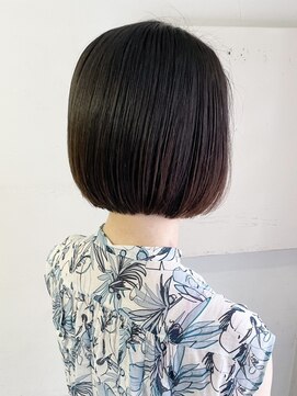 ヒビヲ(HIBIO) ショートボブベージュカラー切りっぱなしボブショートヘア横浜