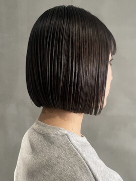 ハウ 心斎橋(how) 20代30代40代前下がりストレート小顔補正立体カット