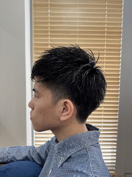 ピリナ(Pilina) ツーブロ・スパイキーショート　【Pilina 上大岡】