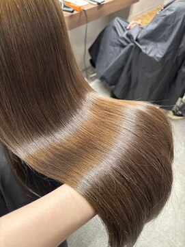 ボタン ハカタ(VOTAN hakata) ダブルカラー/明るめオリーブベージュ/レイヤーカット