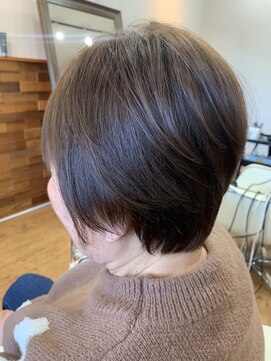 フリー(Free) ツヤ髪さらさら前下がりショートヘアー・前下がりボブ・ボブ