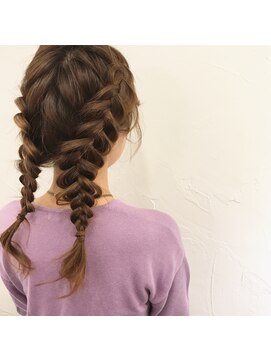 ファム(fam) みつあみスタイル