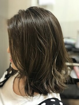 ヘアーメイクパーソナル 透明感あふれる大人グレージュ