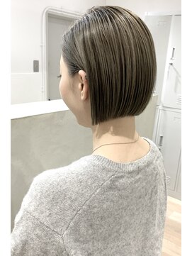 オウル(Owll) ☆Owll☆切りっぱなし　ミニボブホワイトグレージュ☆