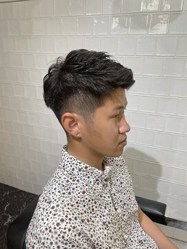 メリケンバーバーショップ フクオカ(MERICAN BARBERSHOP FUK) かき上げヘアショートレイアーくせ毛風パーマコンマヘア63