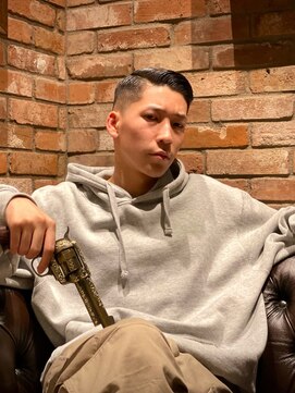 ヒロギンザバーバーショップ 丸の内店(HIRO GINZA BARBER SHOP) フェードカット×サイドパート×アイパー