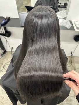 ココ 本八幡(KOKO) 黒髪クラゲヘアーオリーブグレー小顔ココアベージュロングヘア