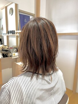 スピカ(Spica) ミディアムウルフスタイル(カラーカット、ヘッドスパ)
