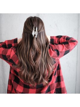 マリアナ(Mariana) ハイライトショートヘアレイヤーカットダブルカラー