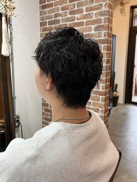 ヴィップルーム(viproom) ビジネスマン/スパイラルパーマ/フェードカット簡単スタイリング