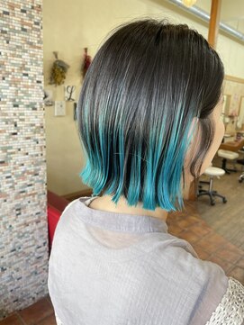 スパイラル 広小路店(SpiraL) 個性派シアンカラー