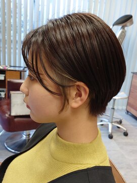 モスト ブリヤン(MOST BURYAN) すっきりショート×20代さりげないインナーカラー
