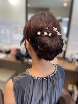 サロンドミナ(SALON DE MINA) エレガントシニヨンスタイル