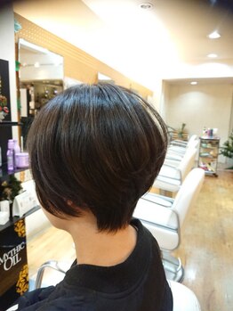 フラワーズ(FLOWERS)の写真/白髪カバーしながらお洒落を楽しめる♪大人女性の髪のお悩みを解決し、理想の髪色に◎
