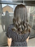 グレージュ切りっぱなしボブ前髪ありミニボブミルクティベージュ