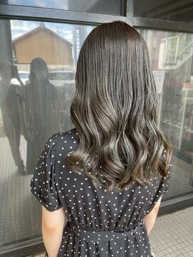 アイリス(IRIS) グレージュ切りっぱなしボブ前髪ありミニボブミルクティベージュ